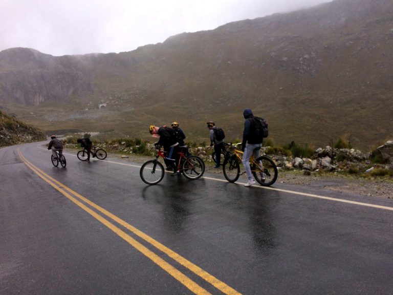 Ciclismo de aventura Huaraz-Túnel de Cahuish-Huaraz.