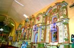 La iglesia tomada desde su interior de día