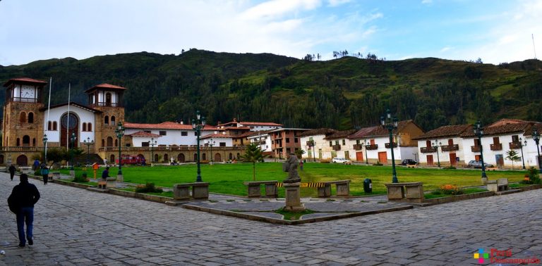 La tradicional Plaza de Armas de Chacas.