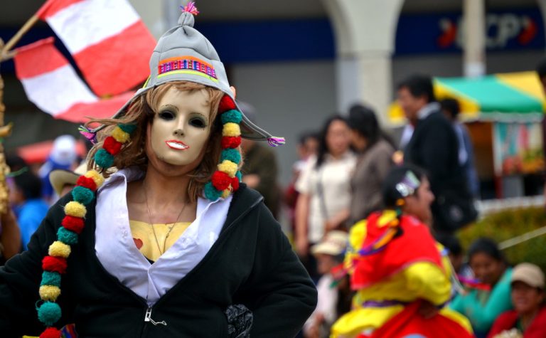 El tradicional Rompecalle, así se inician los carnavales en Huaraz.