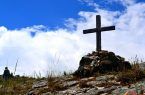 Una cruz símbolo de fe y de festividades en Illauro